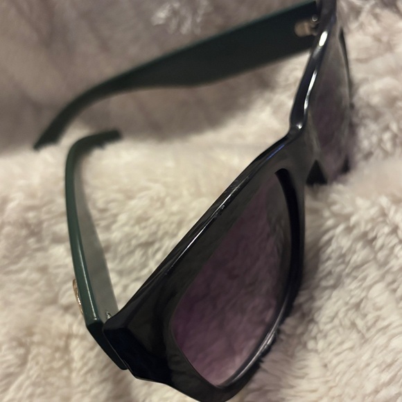 Vintage style Black and Green unisex Sunglasses with Red Stripe - Picture 7 of 16